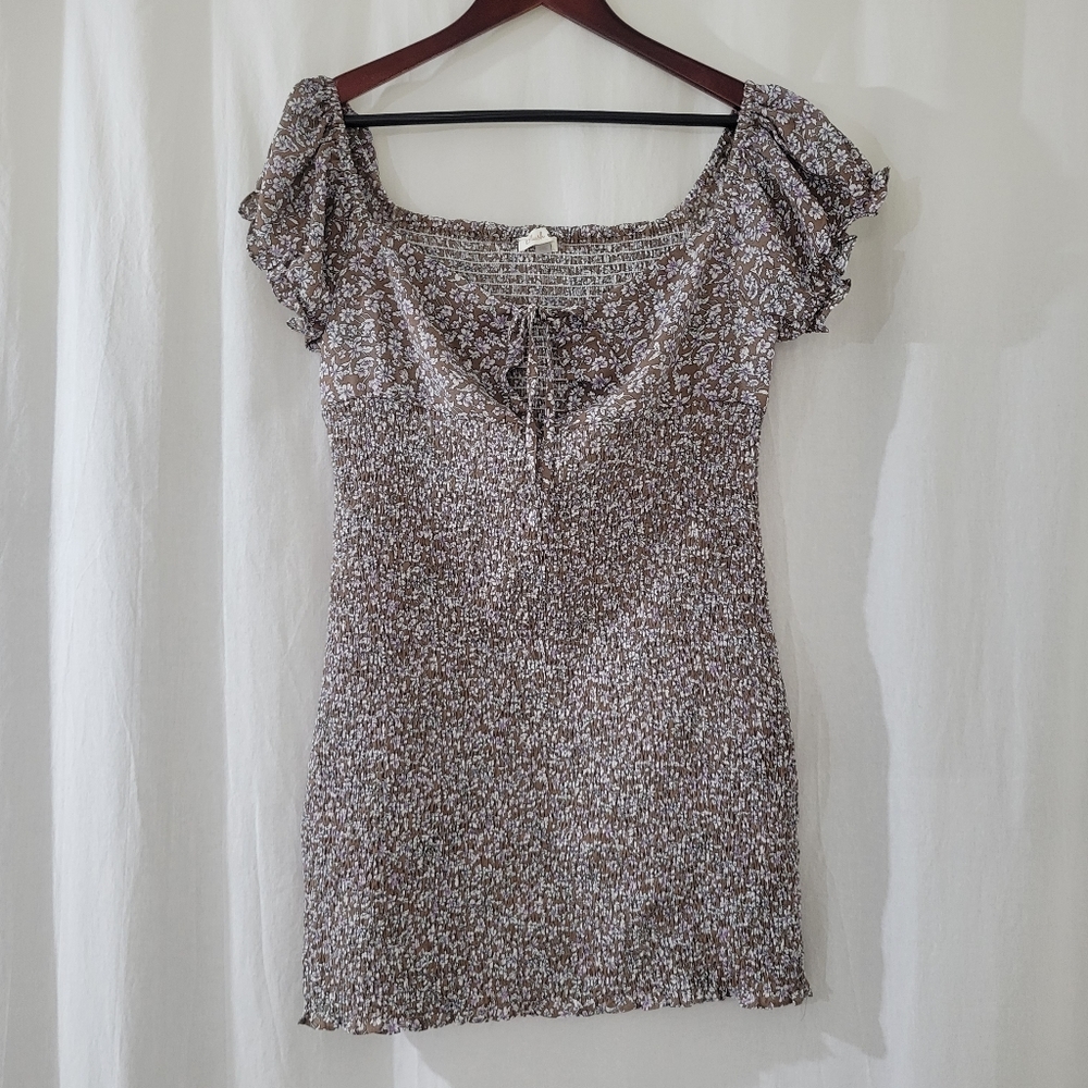 Blush J Short Sleeve Front Tie Ruched Mini Dress in Tan & White Floral Print